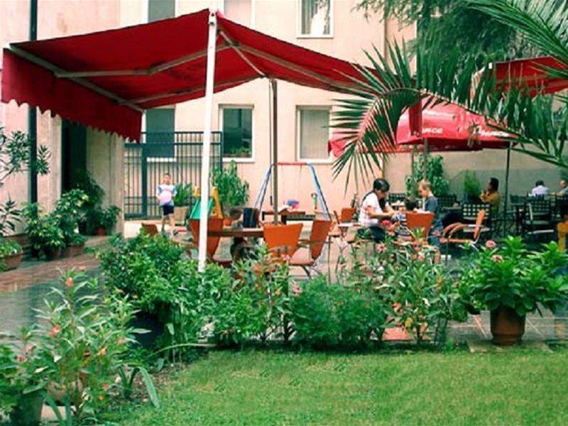 E Arte Center Hotel 3*