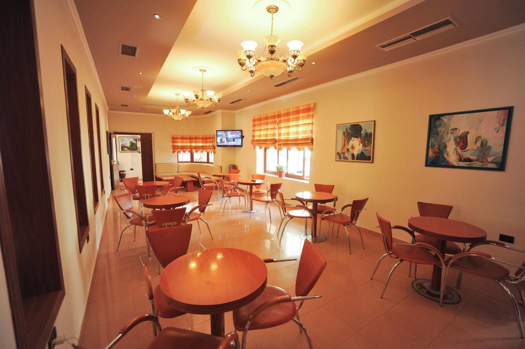 E Arte Center Hotel Tirana
